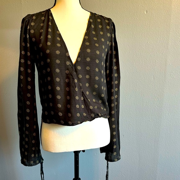 URBAN OUTFITTERS LONG SLEEVE BLACK TOP. SIZE SMALL. - Picture 1 of 7